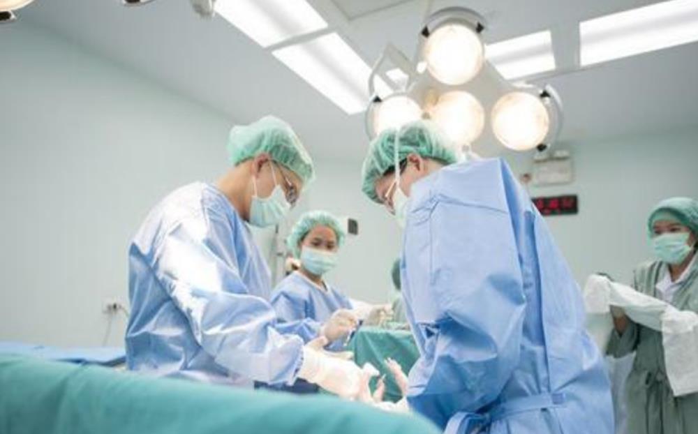 宝妈|同样是剖腹产,为何有的产妇术后要“压肚子”,有的人则不用?