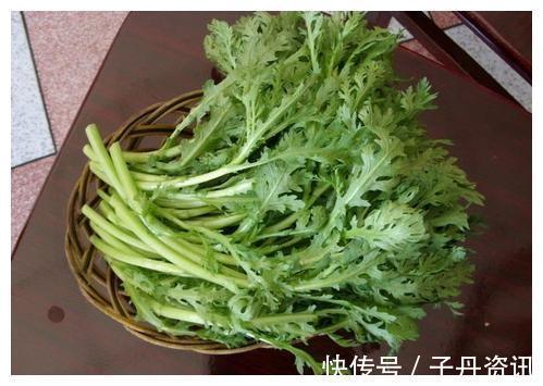 茼蒿菜|宁可不吃肉也得每天喝碗它，健脾又开胃，“失眠便秘”最怕它