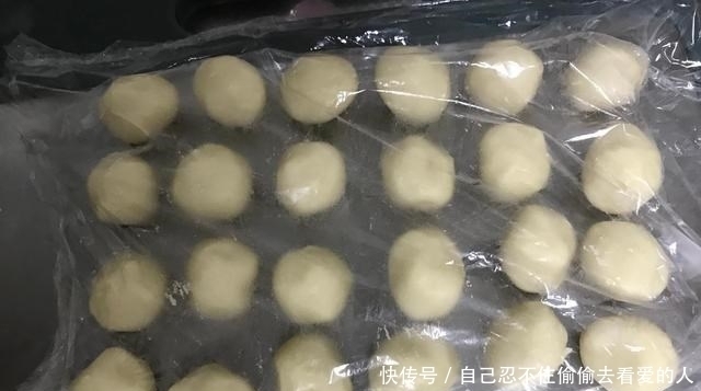 有面粉就能做,不发面,不醒面,层次分明,放3天还酥香掉渣