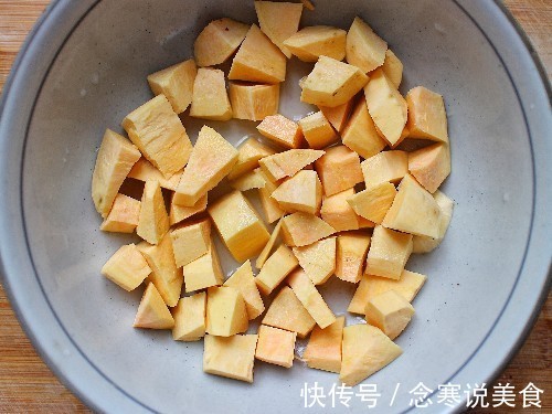 红薯最好吃的做法，做成小零食，酥酥脆脆，唇齿留香，太好吃了