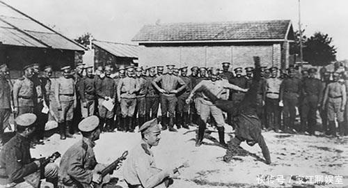 俄国|一战时期沙皇俄国士兵旧照，装备简陋天天玩乐不吃败仗才怪