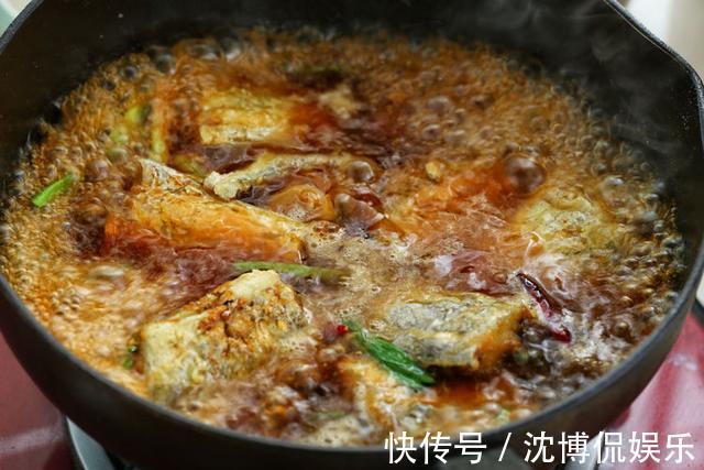 带鱼红烧卖相差教你1招不破皮，条形完整还好吃