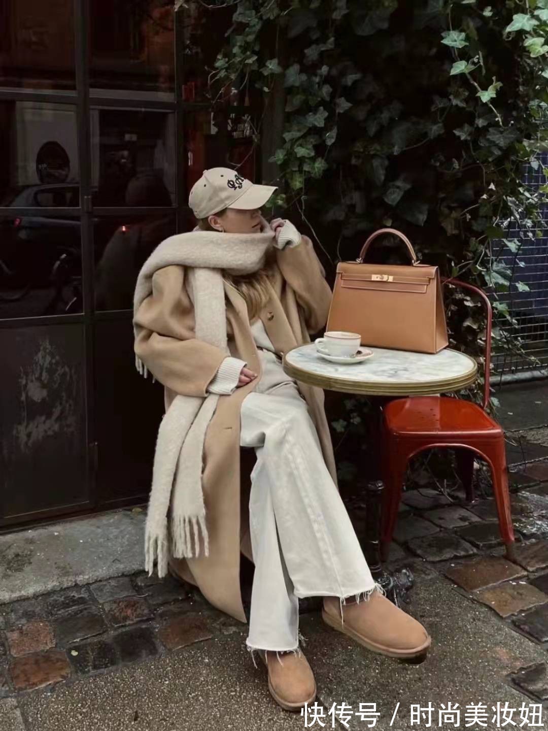 统一性 大衣不要总是搭配半身裙,配这几款裤子更洋气,时髦精都爱穿