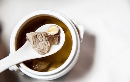 血管堵塞|血液黏稠的人，脸上会有4个表现，若没有，说明血管还不算太堵