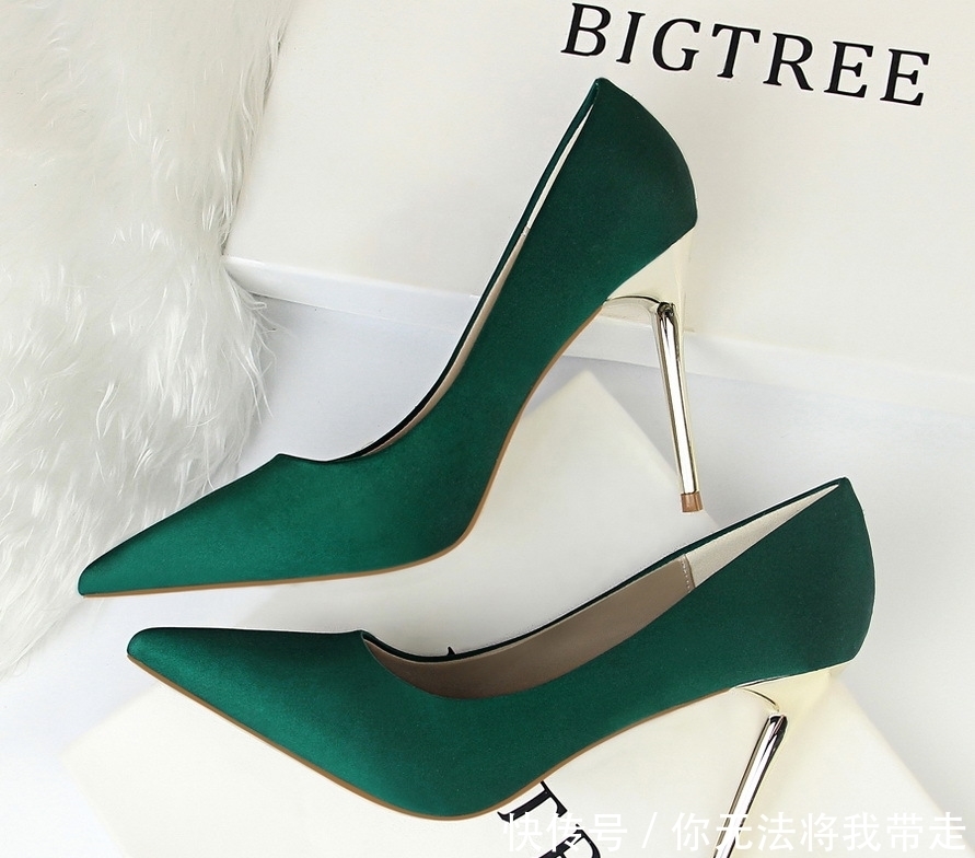 短靴女鞋|大年初一,小红穿这“欧式”高跟鞋,袅袅婷婷,一下子就把我迷倒