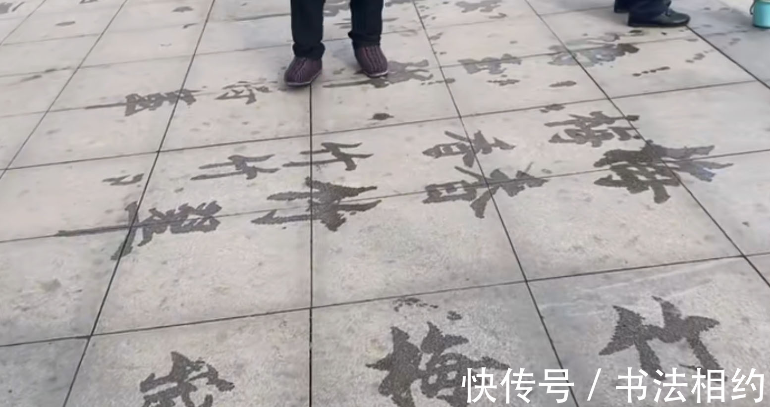 行书@70岁大爷写得一手精湛的书法,楷书险绝,行书王气王风,尴尬了谁