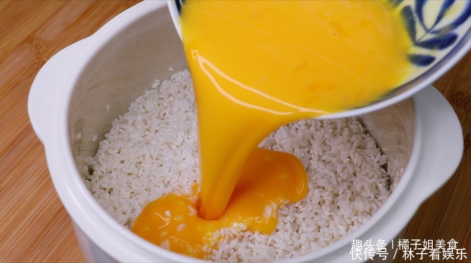 米饭不要直接煮了,多加这一步,教你懒人做法,好吃的停不下来