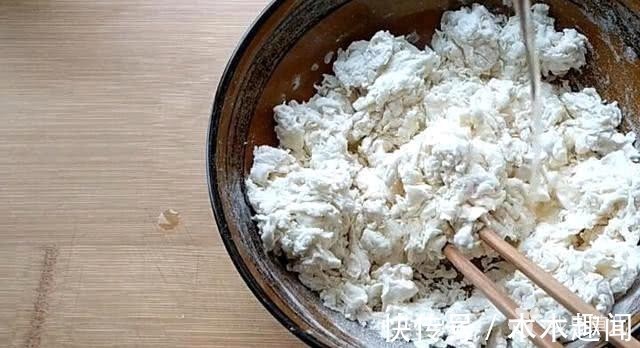 无论用热水冷水和面,烙出的饼都很硬?卖烧饼30年的大叔来支招