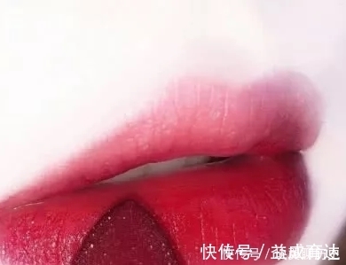 口红 口红怎样涂才好看?大多人都搞错了,难怪唇色会悄悄的变深!