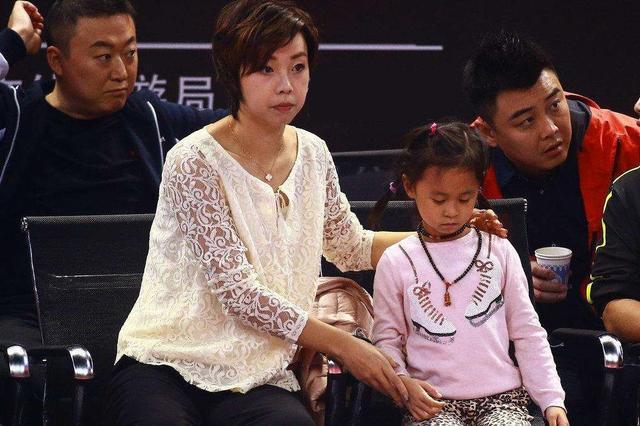 国乒女队|张怡宁的幸福生活!二胎喜得贵子,60岁富豪丈夫送四合院
