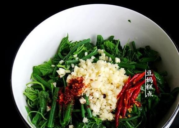 鲜嫩|热天，遇到此菜我必买，简单一拌，鲜嫩营养，很多人却不知道