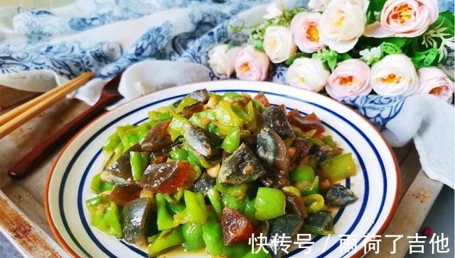 凉拌|皮蛋别只会凉拌了,试试这样做着吃,口感Q弹,开胃又下饭!