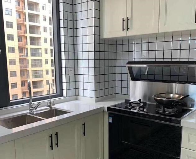 瓷砖|晒晒准备入住的新房,进门就被玄关迷住,一屋子灰色瓷砖太满意了