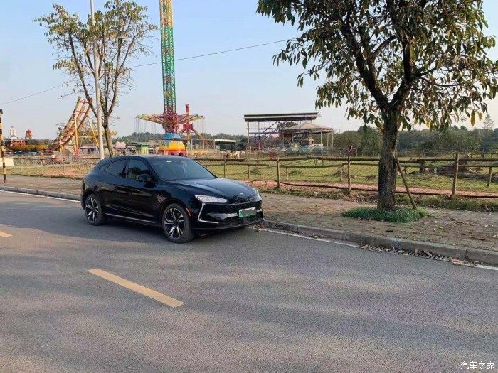 国产车|享受放荡不羁的赛力斯SF5，黑赛所向披靡！