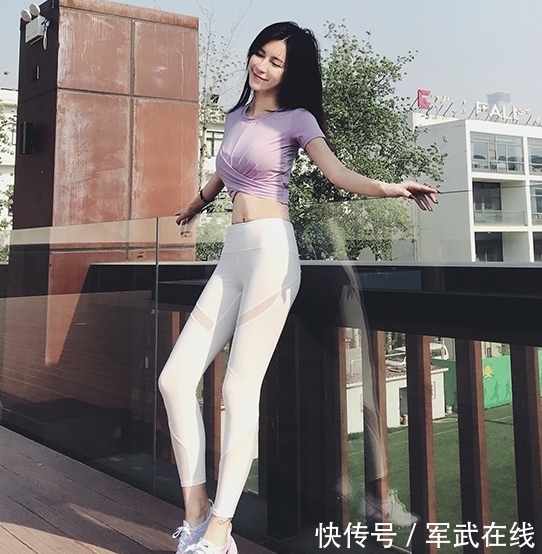 凸显|优雅中透露着几分小俏皮,散发出朦胧美的气息,凸显女性优美曲线