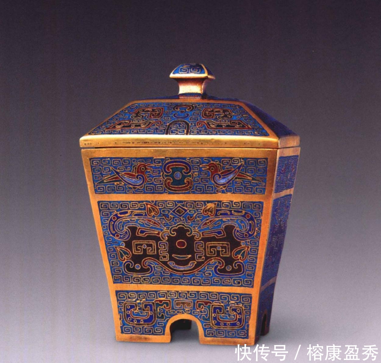 故宫珍藏珐琅器,乾隆时期仿古之作,造型庄重古朴,釉色纯正典雅