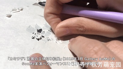 光影@日本妹子把白纸刻成玻璃杯,连水珠都能看见,裸眼3D还能这么玩?