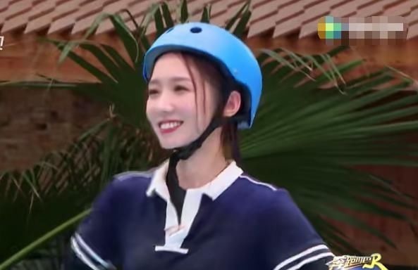 孟美岐“生理期”還下水錄跑男當(dāng)注意她坐下的姿勢(shì),女生看了都懂