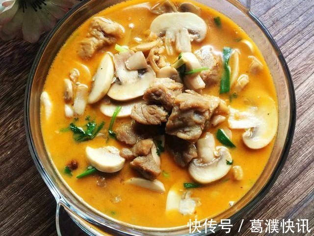 口蘑|买点口蘑回家炖牛肉,汤汁浓郁,口蘑Q弹,是一道不错的下饭菜