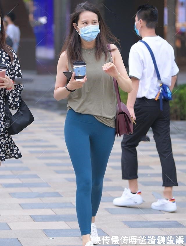 休闲 休闲运动风的撞色穿搭,简约干净,充满艺术感的穿搭配色!