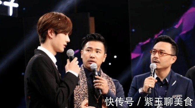 王一博和錢楓出席活動合影,錢楓臉部被虛化,偏愛程度很明顯