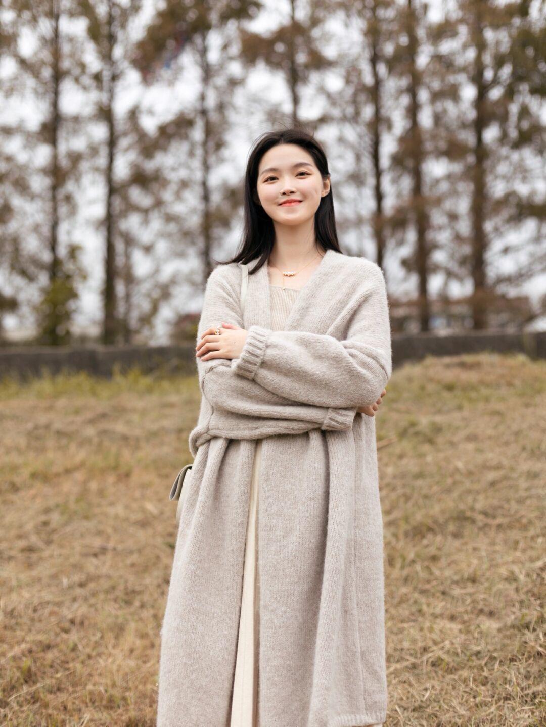 小个子们|小个子们会挑“毛衣”才显高,分享4个实用款,轻松打造大长腿