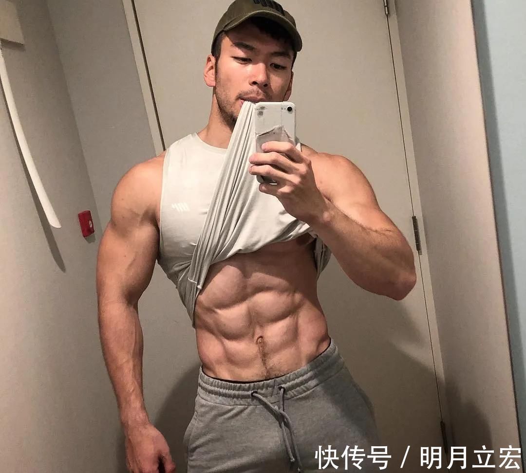 t181cm日本肌肉壮男走红，每天深蹲练出大粗腿，网友不淡定了
