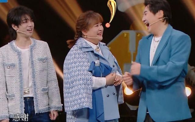 黄晓明|宋亚轩被惩罚淋水后，王牌家族无一人关心，只有黄晓明为其拿毛巾