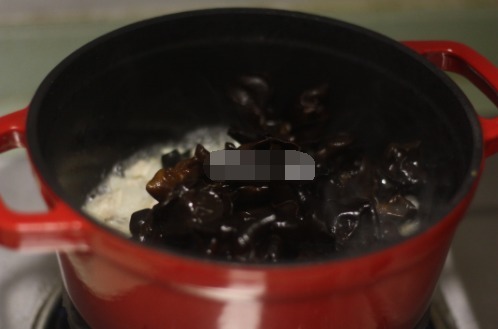 冬天|冬天吃这锅味美,比火锅简单省事,鲜美香辣,连汤汁拌饭都很好吃