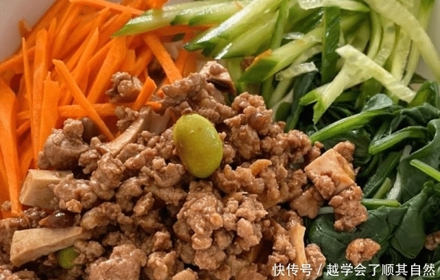 炸酱面一学就会,复刻韩国大厨做法,超美味酱香浓郁,懒人必备