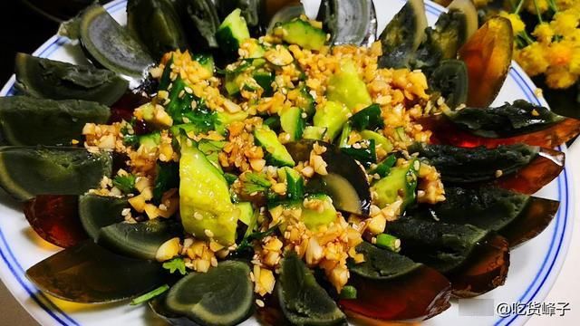 饭店|皮蛋锅里煮一煮，饭店一份68，在家成本只花8元钱，待客倍有面子