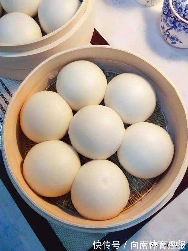 发面|天冷蒸馒头，发面时除了加酵母，多加这2样馒头个个松软雪白