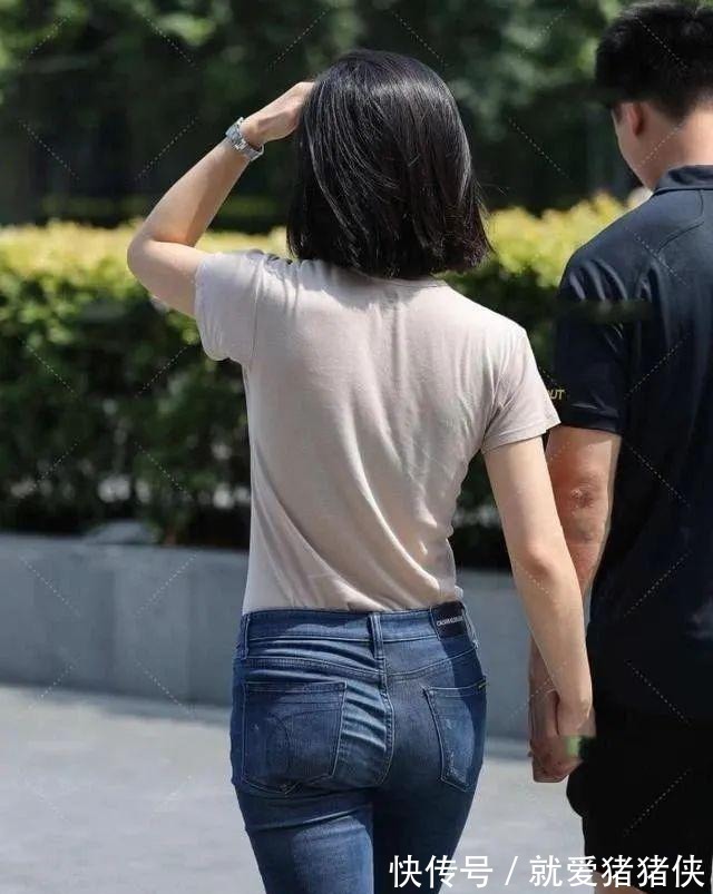 凸显|简洁大气的衬衫搭配牛仔裤,日常穿着凸显气质