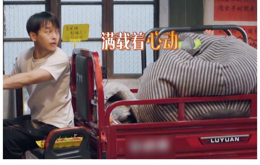 黄老师|彭昱畅张艺兴搬空仓库,嘚瑟和豪横行为太搞笑,希希都看无语了