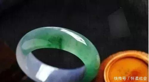 赌石|疯狂赌石,20万入手的木那翡翠原石,一刀切涨近千万