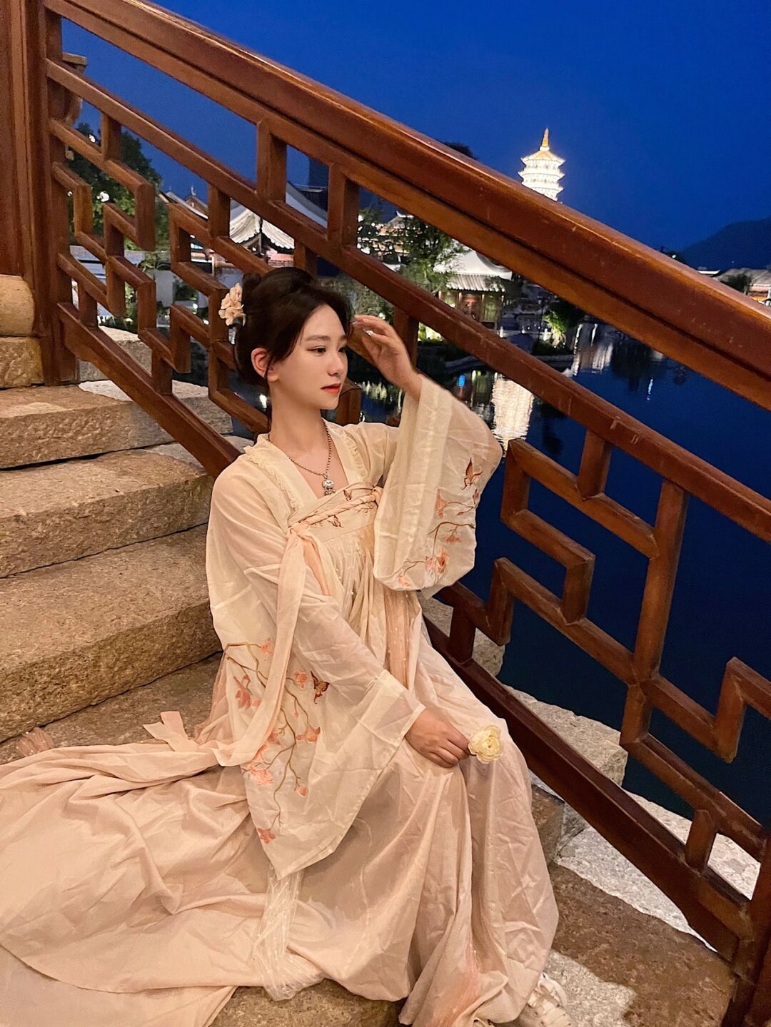 小姐姐|汉服小姐姐迷人街拍, 贵气华美, 千金气质太迷人