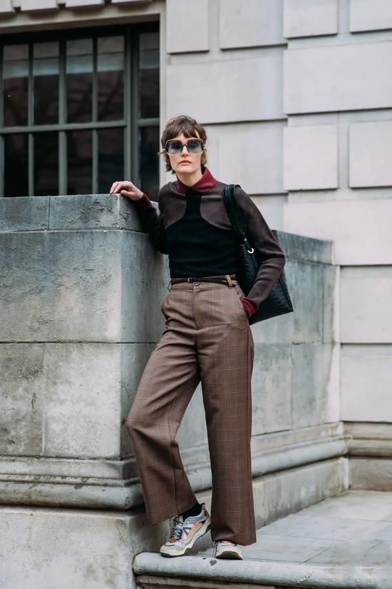 运动鞋才是冬日穿搭的标配 时髦精们都这在穿