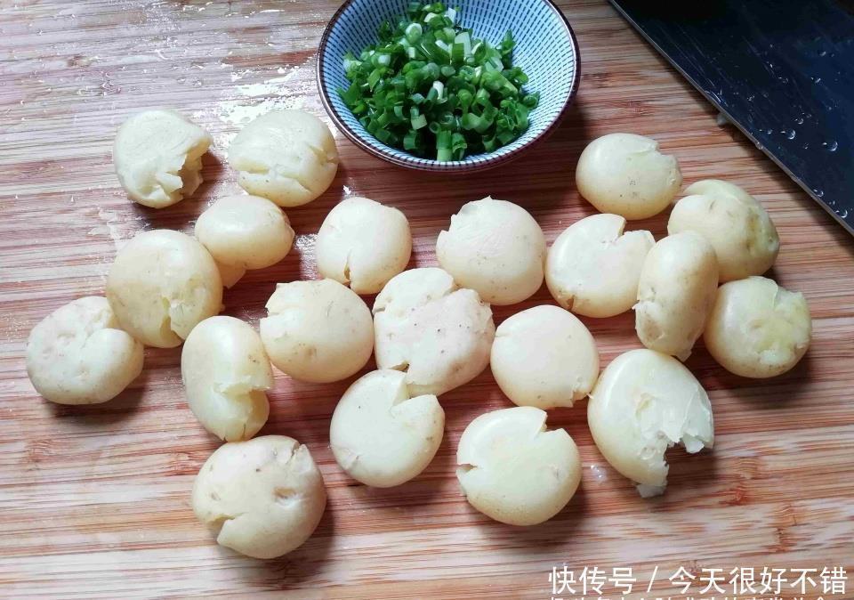 手软|碰到这菜我从不手软，一次买几斤，不去皮不切块，上锅一煎，真香