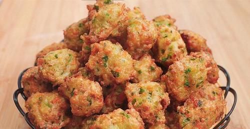 这盘炸丸子怎么吃都不腻,成本不到五块钱,外酥里嫩不吸油,真香