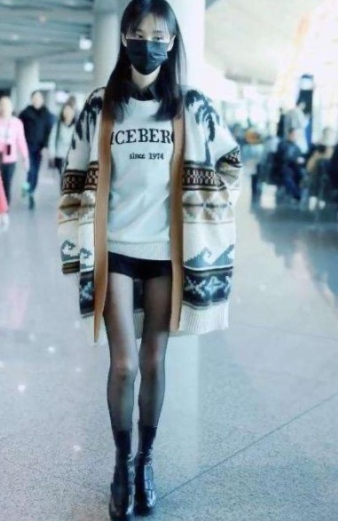 大长腿算什么? 现在流行“丝袜腿”, 女人味太浓, 直男最爱