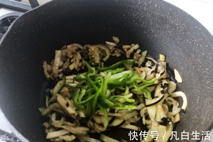 香味|茄子别再炒菜吃了，学会这个茄子打卤面，香味浓郁，连吃2碗