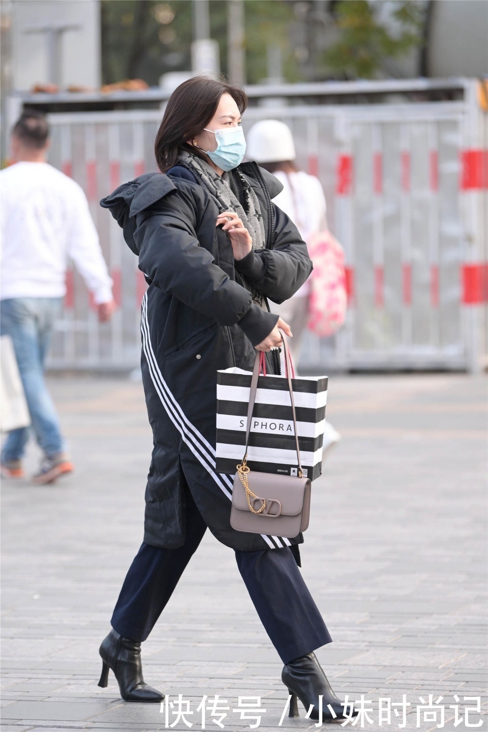 ¹ä½Ö|½ÖÅÄ£ºÊ±ÉеÄÉú»î£¬ÔÚÓÚÔõô´îÅ䣬³õ¶¬¹ä½Ö´©×ŶÌÑ¥¶¼Òª´©×Ÿ߸úµÄ