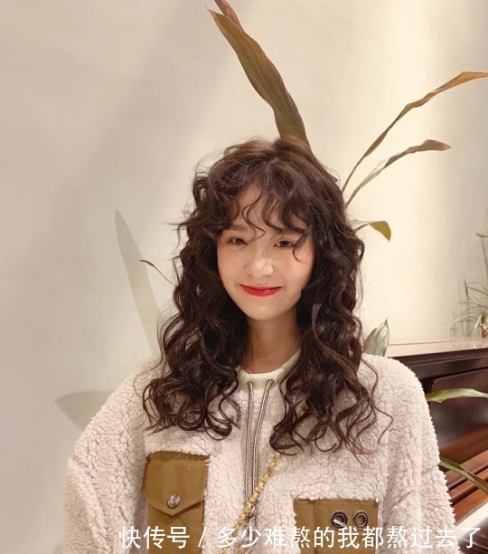 马尾|根据脸型选择发型,高丸子头利落显精神,这一款发型很是优雅温柔