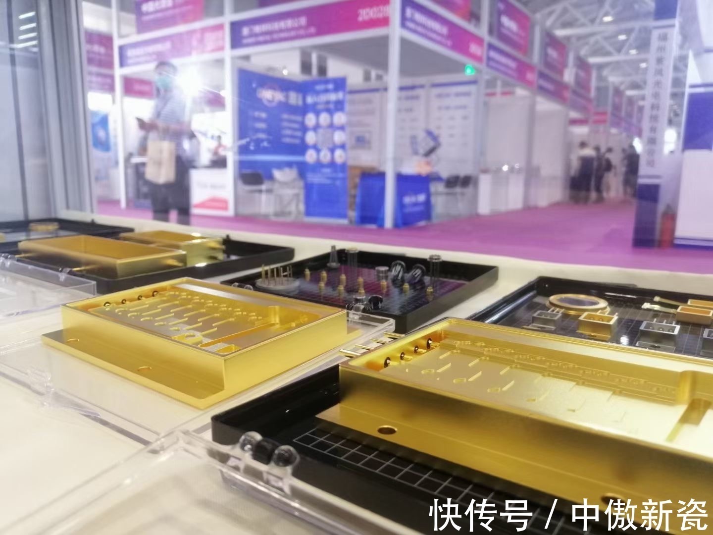 新瓷|中傲新瓷光博会再掀半导体高功率,体积小,激光器件封装外壳亮相