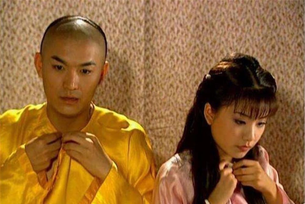 立马|乾隆身边出现过两个奇女子,一句“昨日黄花闺女”,立马对出下联