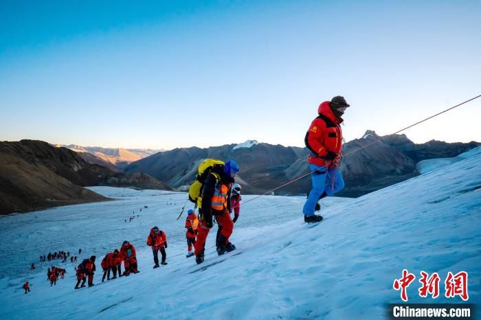 西藏|“第三极攀登者”助力西藏登山产业转型升级