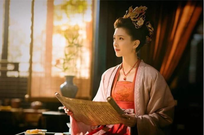 高髻|宋代女性的发式又简又仙,我们只会拉直烫头,跟宋代相比差远了