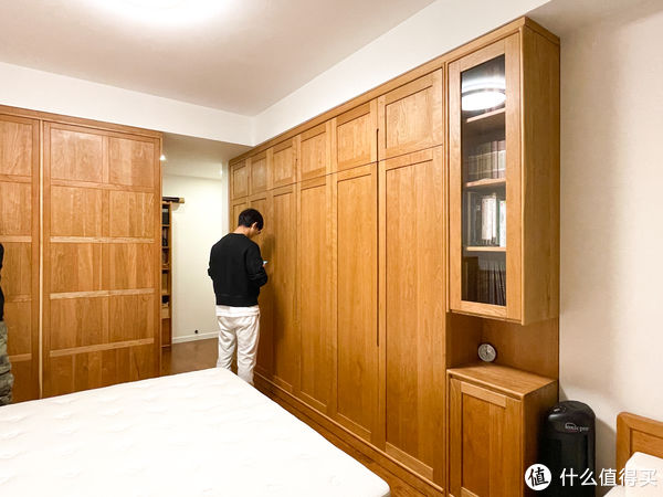 书桌|开门见厅小户型,留出1㎡给玄关加点戏,空间利用率狠狠拿捏