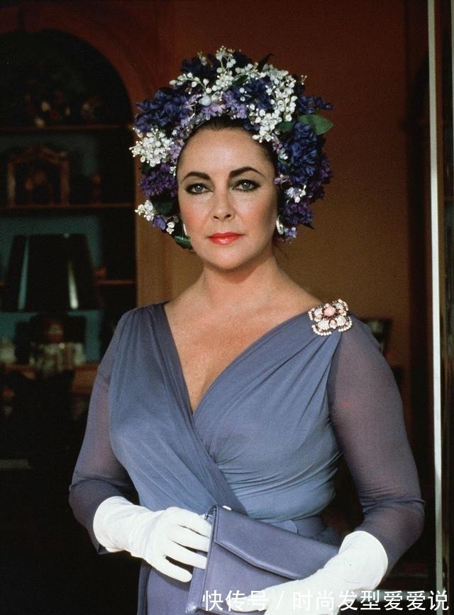 伯顿 自带服装拍戏不算什么,泰勒拍电影自备珠宝,给剧组省了好多经费!