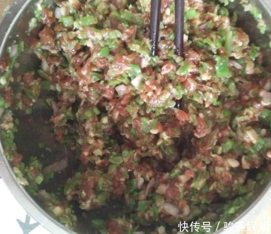 这个菜要多吃,钙是鸡肉的7倍,包成饺子,孩子一顿45个不够吃